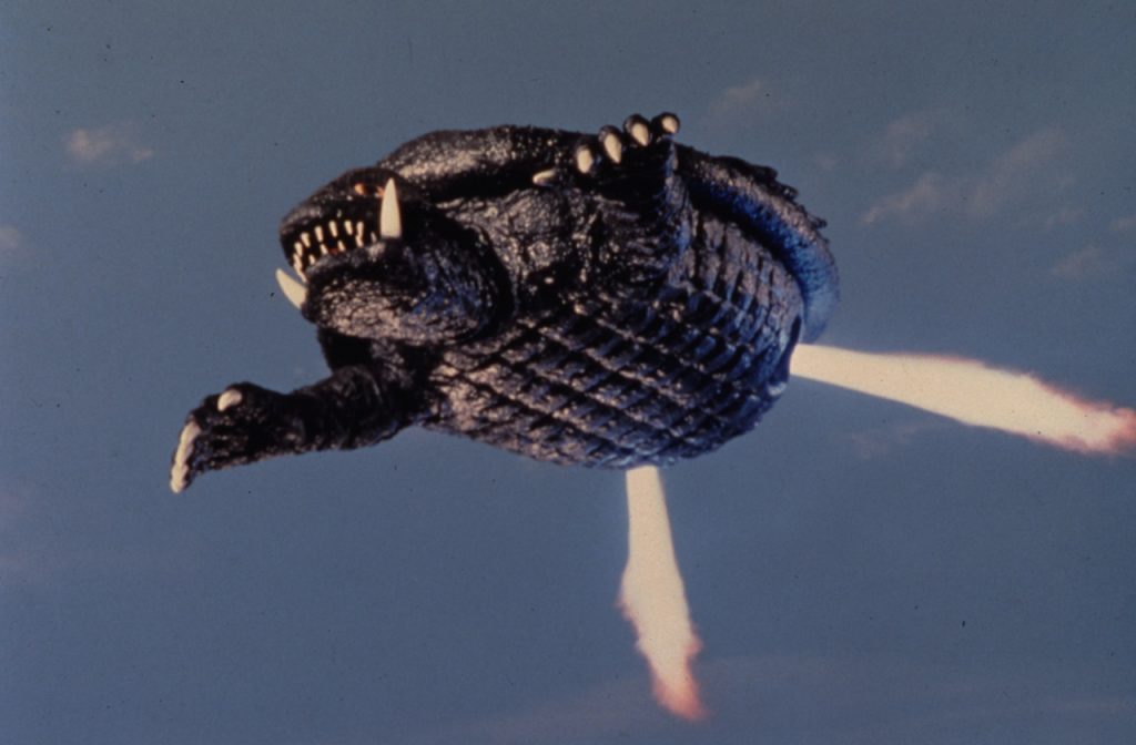 Огромная черепаха Гамера выглядит не так впечатляюще, как Годзилла, зато умеет летать на реактивной тяге