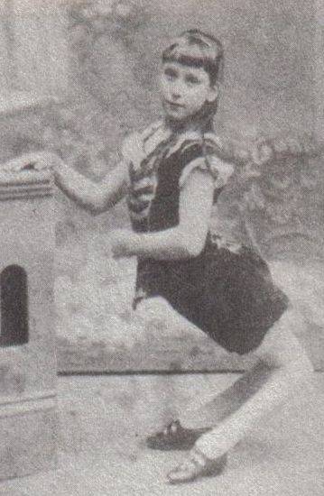 Элла Харпер (1873-?) бесследно исчезла из фрикшоу в 1886 году. Фотография ориентировочно 1884 года.