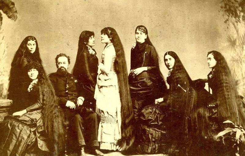 Никогда не стригшиеся семь сестёр Сазерленд блистали в цирке Барнума и Бейли в конце XIX века и сколотили огромное состояние на рекламе средств для ухода за волосами.