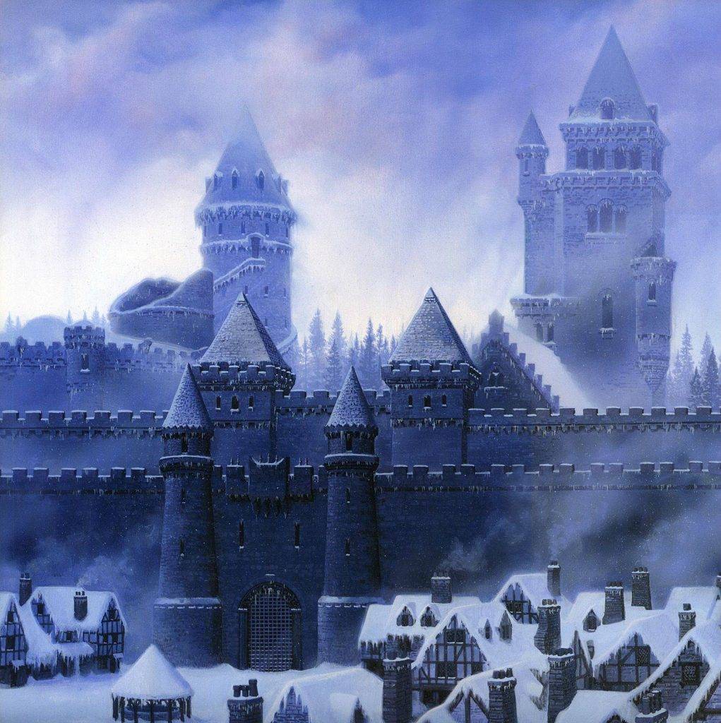 По легенде замок Винтерфелл, как и Стену, возвёл Брандон-Строитель, живший за восемь тысяч лет до событий «Игры престолов».