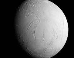 Пролёт «Кассини» над Энцеладом