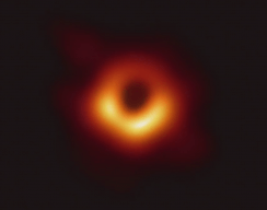 Астрофизики получили первое изображение чёрной дыры