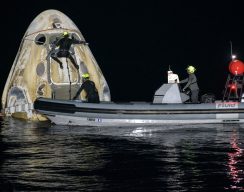 Астронавты SpaceX Crew-1 вернулись на Землю спустя полгода на орбите