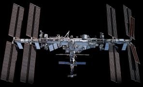 Какие эксперименты проводят на МКС? Космический огород, спортивные тренировки и тёмная материя