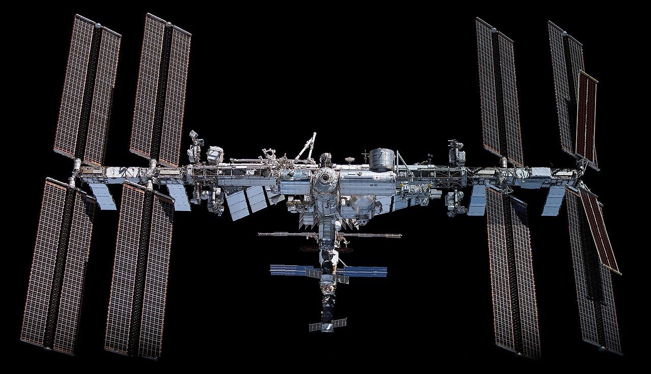 Какие эксперименты проводят на МКС? Космический огород, спортивные тренировки и тёмная материя 9